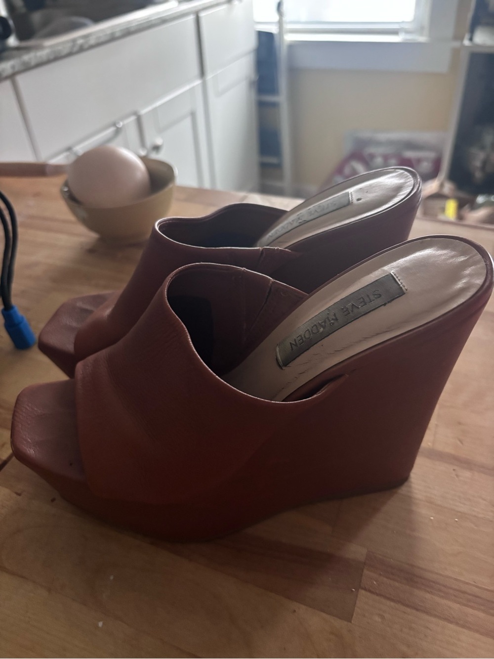 Steve Madden Barona Tan 7.5 wedges